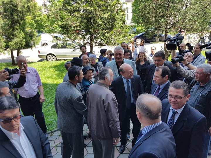 Basescu iese la rupere