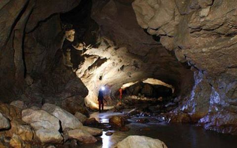 Dupa 7 ore de eforturi, grupul blocat in pestera din Alba a fost scos la suprafata