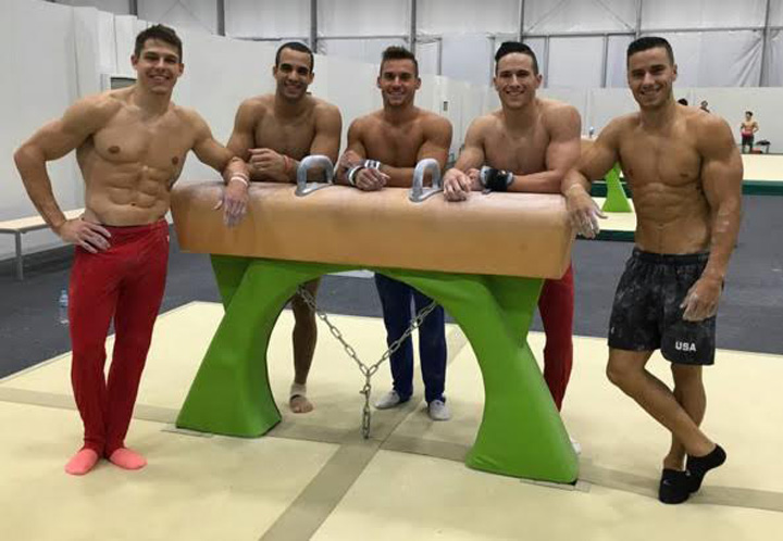 Gimnastii americanii, la bustul gol: „Asa afla lumea si de noi!”