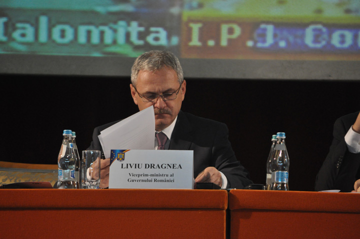 Ponta vrea sa-l ”fragezeasca” pe Dragnea