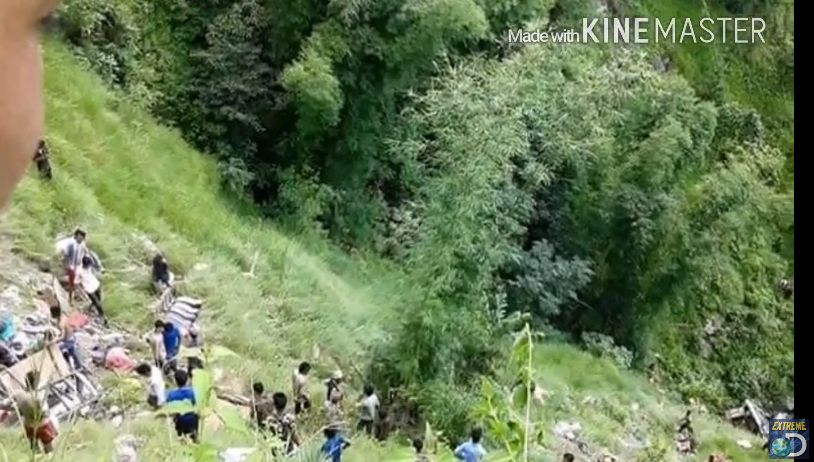 Grav accident, soldat cu peste 30 de morti: un autocar a cazut intr-o prapastie