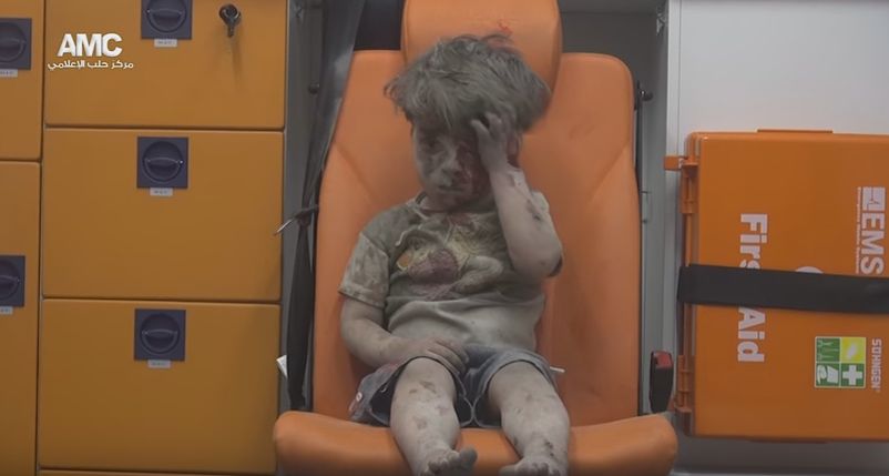 Chipul unui copil sirian ranit face inconjurul lumii (VIDEO SOCANT)