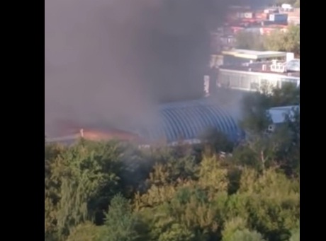Incendiu devastator la un depozit: 17 morti (VIDEO)