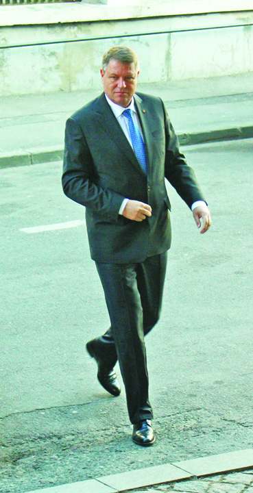 Iohannis, prabusire pas cu pas