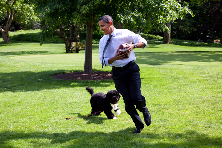FBI l-a scapat viu pe Obama