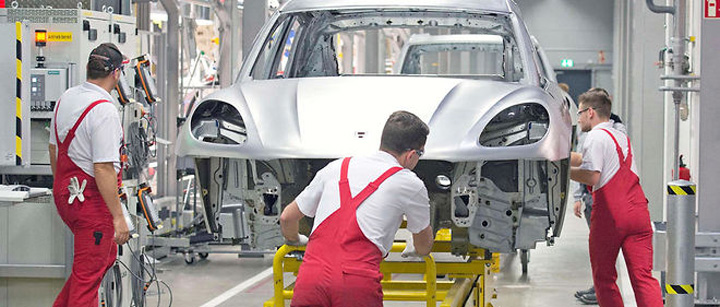 Porsche recruteaza si formeaza refugiati