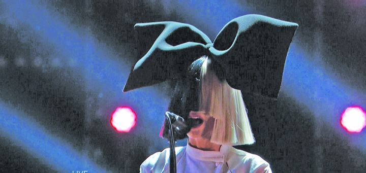 Sia surclasat-o clar pe Rihanna