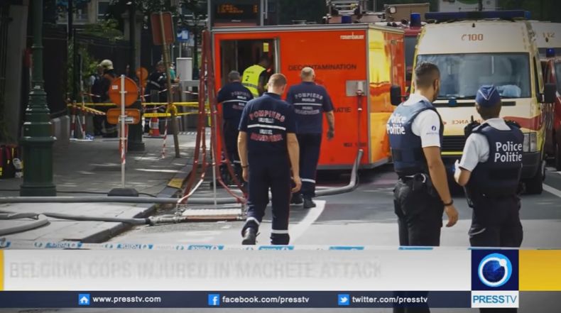Politiste belgiene atacate cu o maceta (VIDEO)