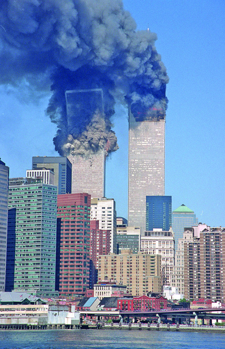 World Trade Center, 11 septembrie 2001: Turnurile, prabuşite prin explozie controlata