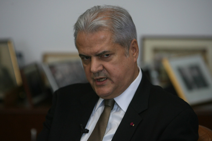 Adrian Nastase: Iohannis vrea ”serviciile mele”