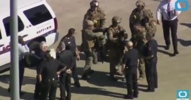 Impuscaturi in apropierea unui centru comercial american: mai multi raniti (VIDEO)