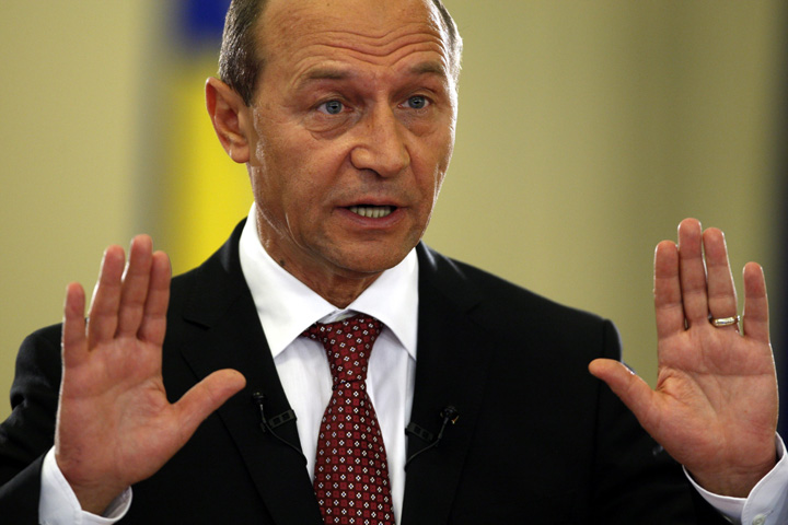 Mircea Geoana, Traian Basescu and Crin Antonescu at the final TV debate - Ziarul National