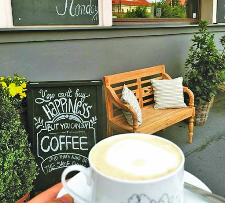 Localul unde daca nu spui „te rog” si „multumesc”, cafeaua e la pret dublu