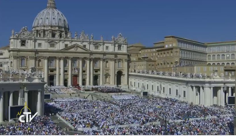 Ceremonie impresionanta la Vatican. Maica Tereza, trecuta in randul sfintilor