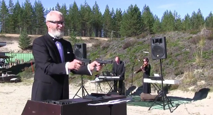 Concert pentru doua viori si pistoale