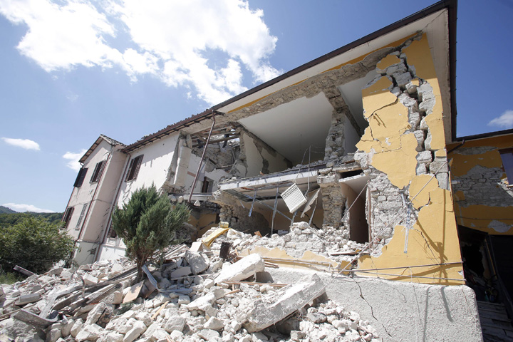 Un italian mort in cutremurul din  Amatrice a fost ingropat in Romania!