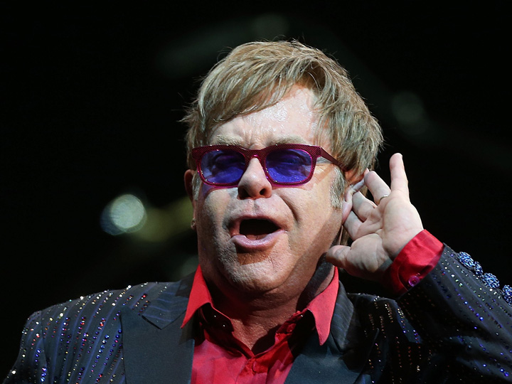 Un pusti de 19 ani planuia un atac terorist  in timpul concertului lui Elton John!