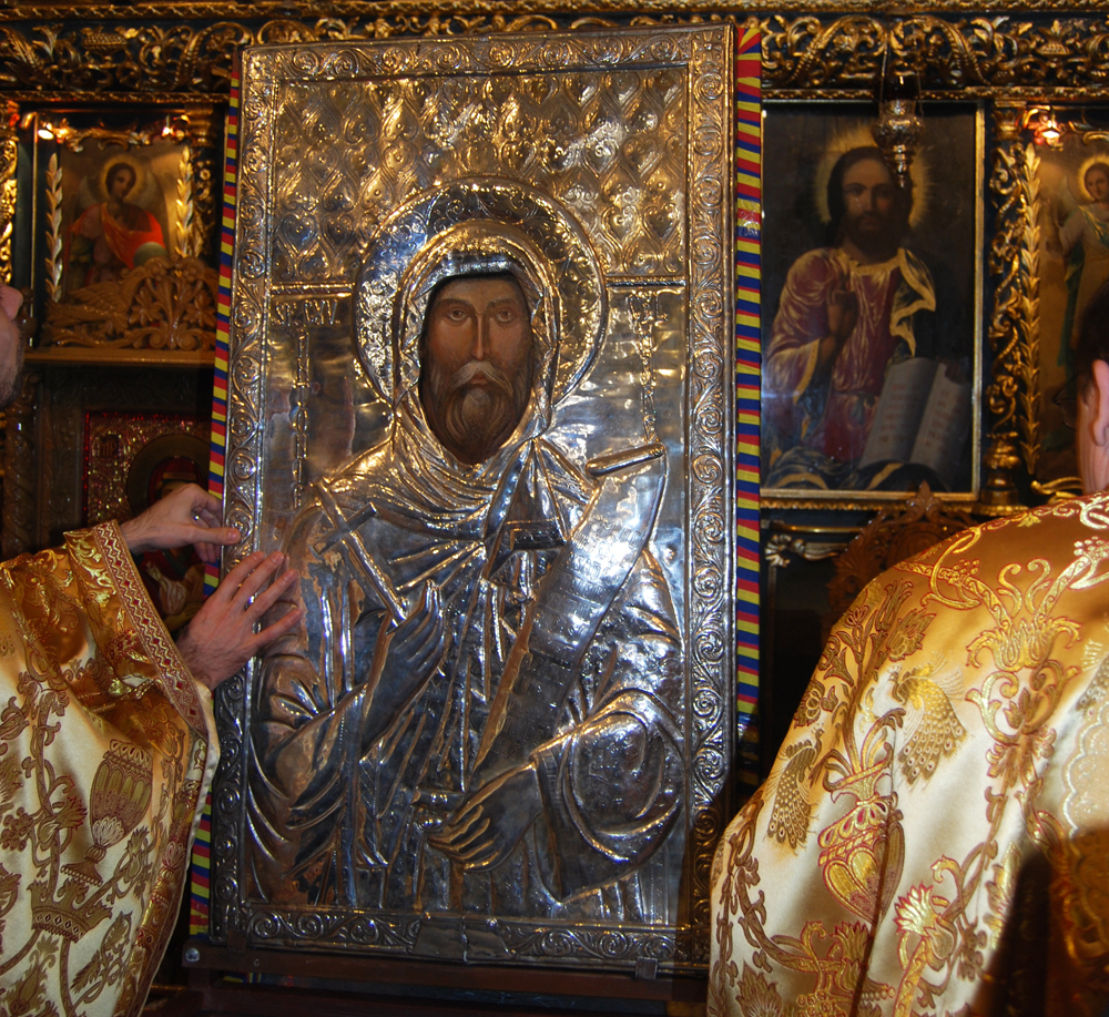 A dat buzna intr-o biserica din centrul Capitalei, amenintand cu o arma alba