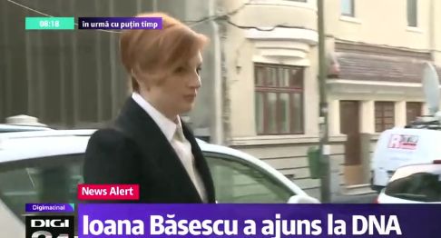 Ioana, fiica fostului presedinte Basescu, la DNA insotita de avocat