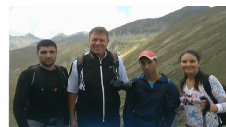 Iohannis isi cauta in varful muntilor popularitatea pierduta