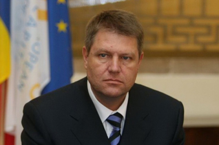 Iohannis tine cu dintii de casa din Sibiu
