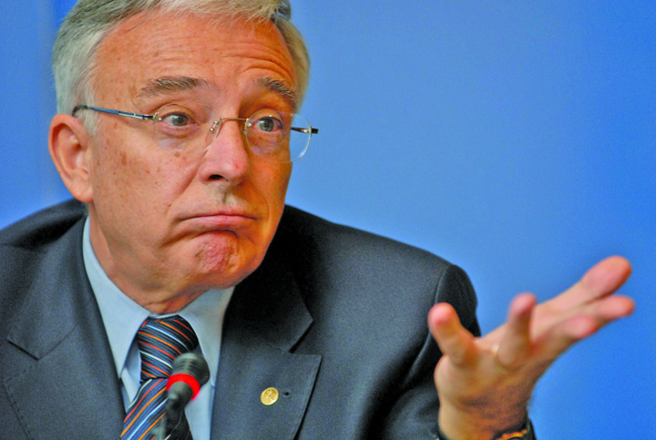 Isarescu, acuzat ca ar fi „turnat la Securitate”/ REACTIE