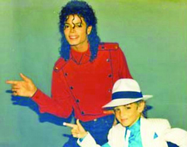 Coregraful vedetelor americane face dezvaluiri incendiare: „Michael Jackson m-a abuzat sexual timp de 7 ani”