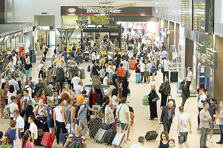 Calatorii de pe Otopeni, terorizati de conducerea tehnocrata