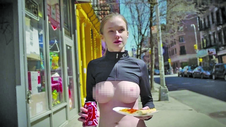 Topless, pe strazile din New York