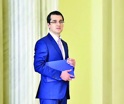 „Boierul” Vlad Voiculescu face cinste cu medicamente!