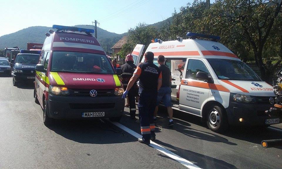 Grav accident de microbuz, pe DN 7: 9 oameni au ajuns pe mana medicilor