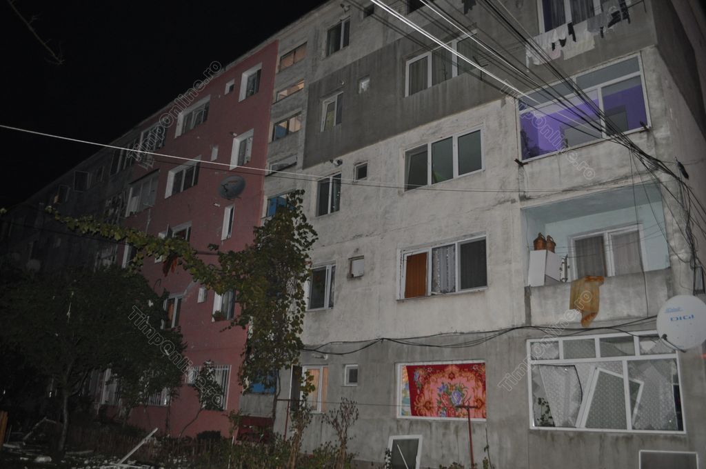Explozie: mai multi raniti si zeci de apartamente afectate, intr-un bloc din Bistrita