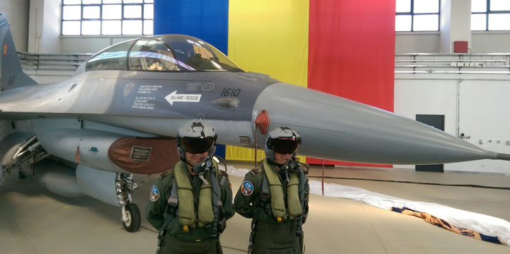 Flotila F16, luata cu ochii inchisi
