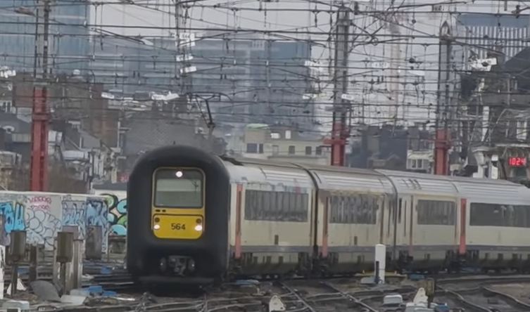 Politisti injunghiati si o gara evacuata, in capitala belgiana