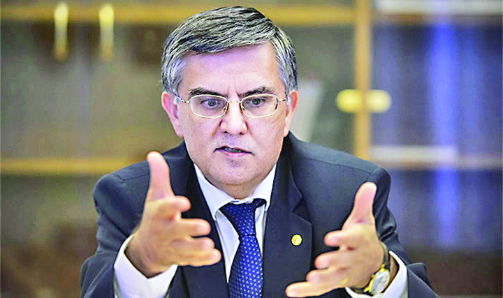 „Ayatolahul” moralitatii detoneaza „bomba” plagiatelor!