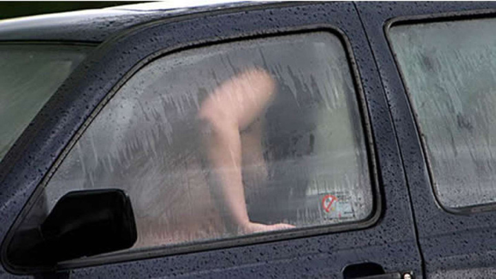 sex in auto - Ziarul National