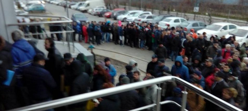 Cozi greu de imaginat in fata Serviciului de Inmatriculari auto