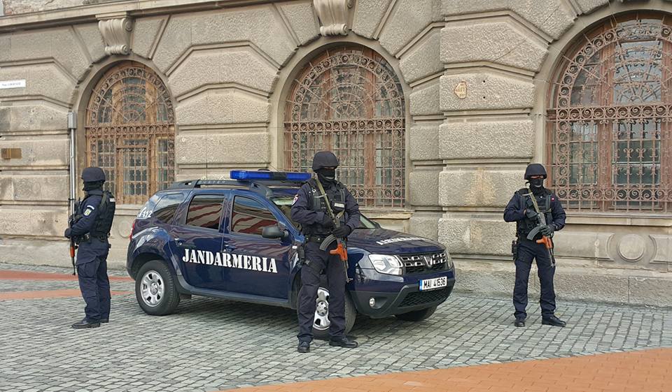 Incidente in Centrul Vechi. Cativa suporteri polonezi, dusi la politie
