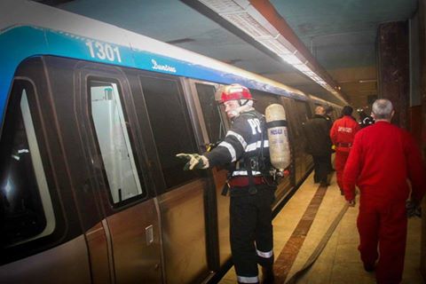Problema la metrou. Trenurile n-au mai oprit o perioada la Universitate