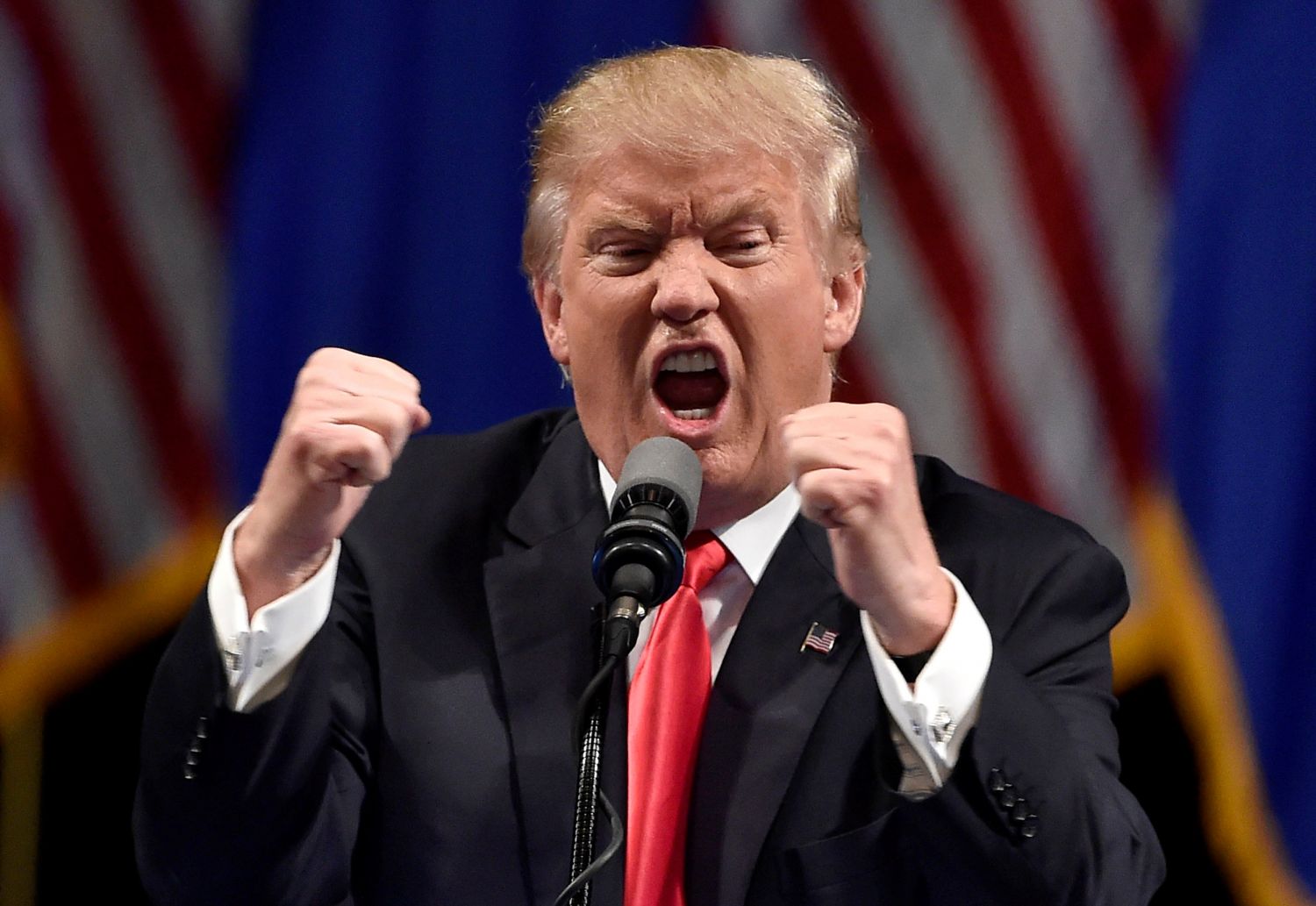 Trump va autoriza pokerul online