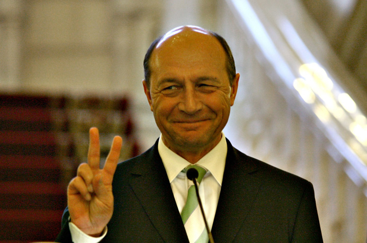 Ies la iveala mizeriile lui Basescu