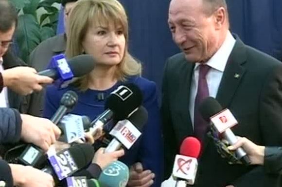 Au depus juramantul: Maria si Traian Basescu sunt cetateni ai R. Moldova