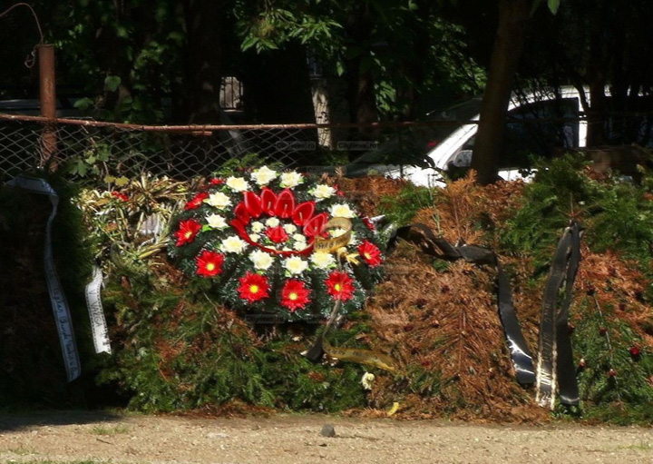 Satul unde mortii sunt ingropati in curtea casei