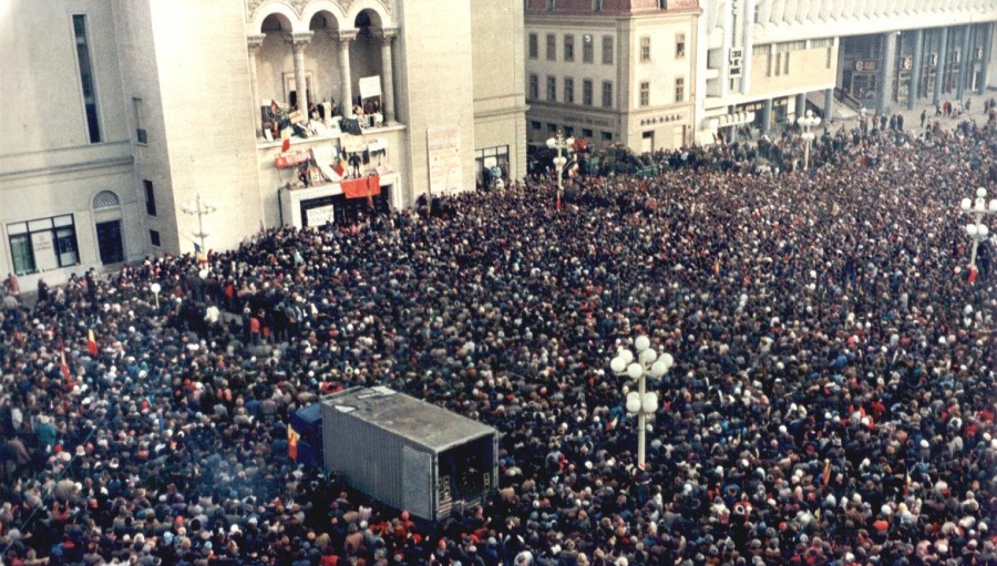 Procurorii, cu ochii pe falsii revolutionari. Perchezitii: mii de certificate date fara drept