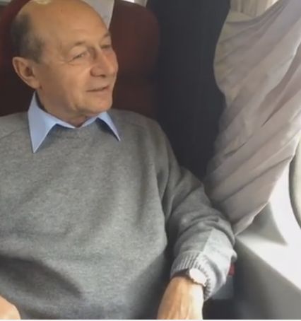 Basescu a mers cu trenul, comunicand impresii pe Facebook