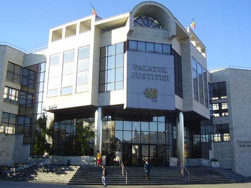 Tribunalul Maramures, evacuat ca urmare a unei amenintari cu bomba