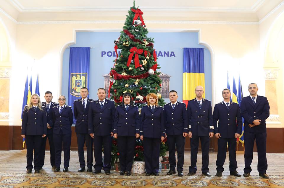 De Sf. Nicolae, mai multi politisti romani au pornit sa patruleze prin capitala Frantei