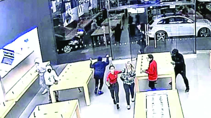 Magazin Apple, jefuit de doua ori intr-o saptamana de aceiasi hoti!