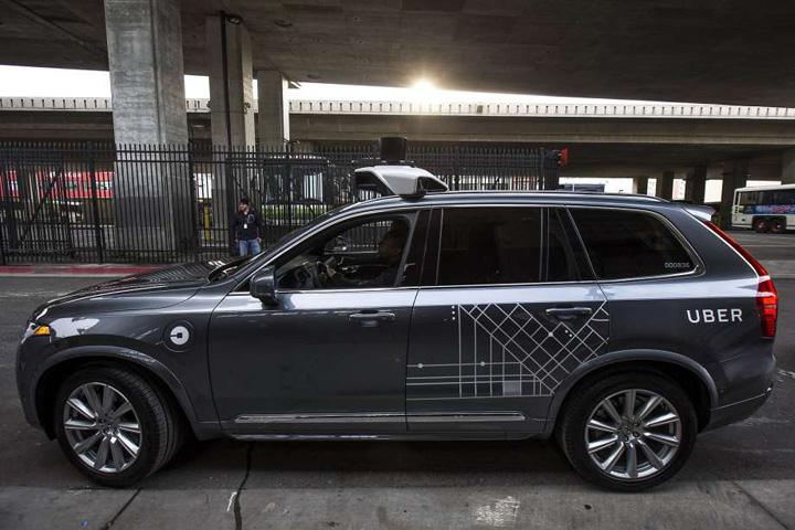 Americanii interzic masinile autonome Uber!