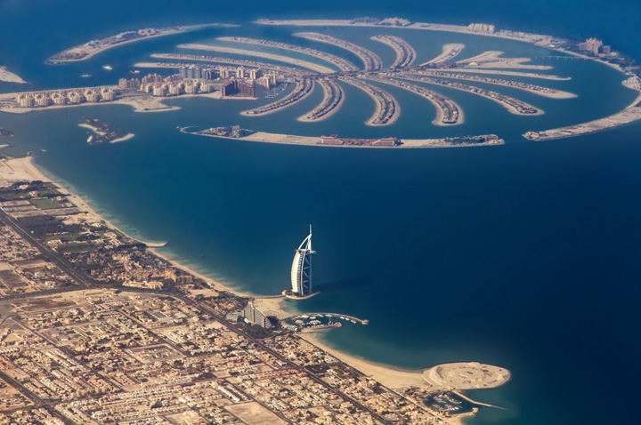 Insula artificiala din Dubai, amenintata de incendiu
